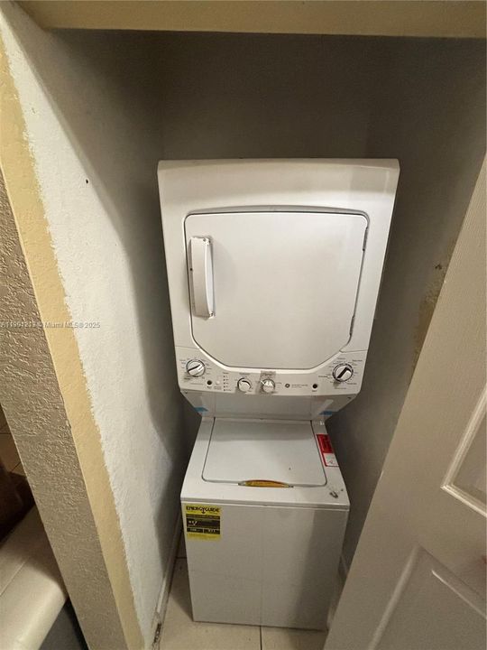 Active With Contract: $264,000 (3 beds, 2 baths, 1169 Square Feet)