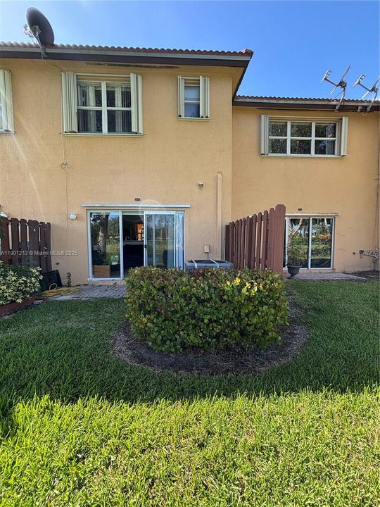 Active With Contract: $264,000 (3 beds, 2 baths, 1169 Square Feet)