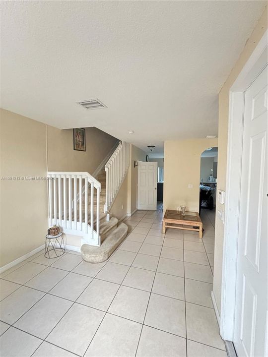 Active With Contract: $264,000 (3 beds, 2 baths, 1169 Square Feet)