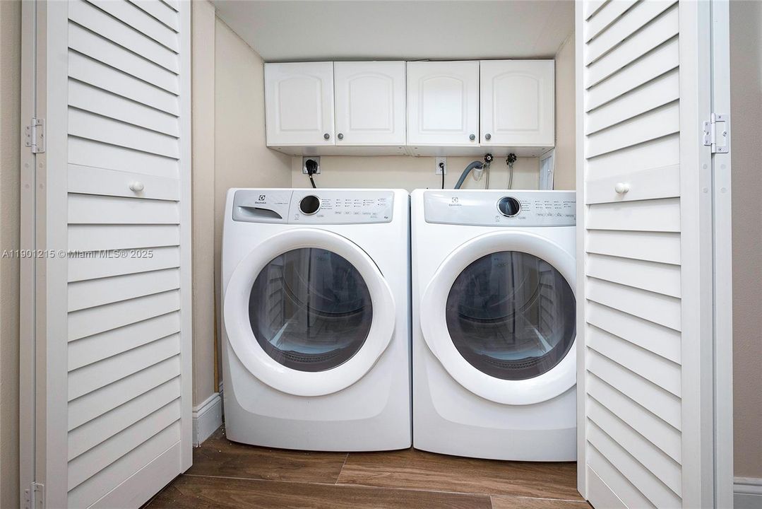 For Rent: $2,650 (3 beds, 2 baths, 1319 Square Feet)