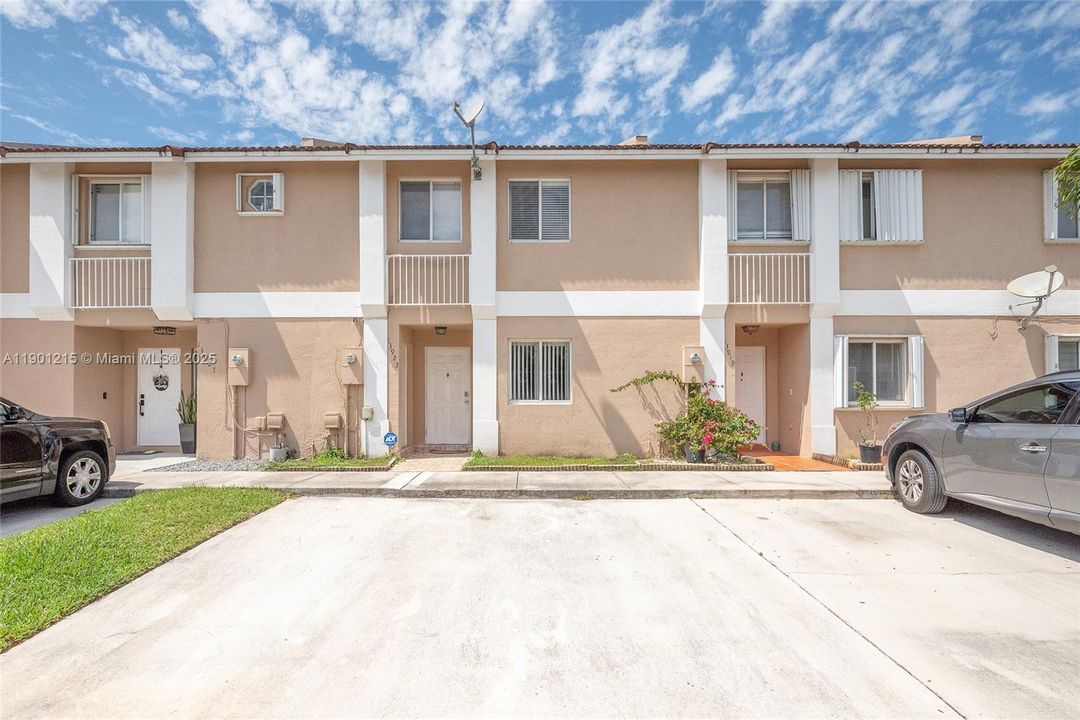 For Rent: $2,650 (3 beds, 2 baths, 1319 Square Feet)