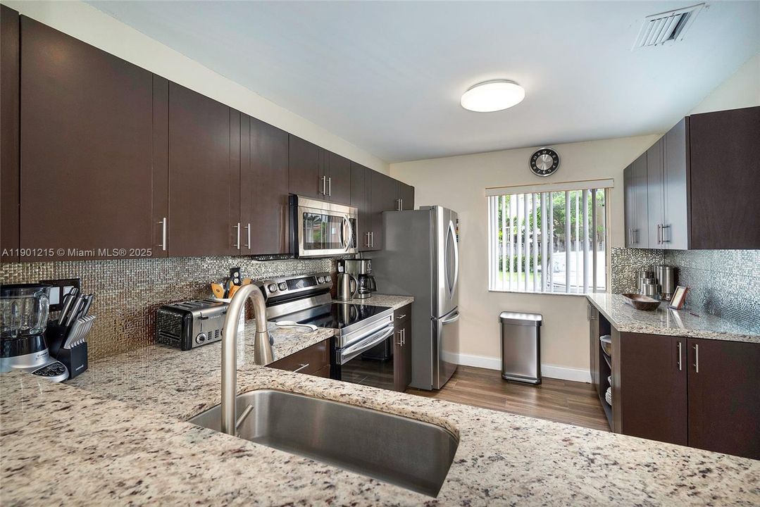 For Rent: $2,650 (3 beds, 2 baths, 1319 Square Feet)