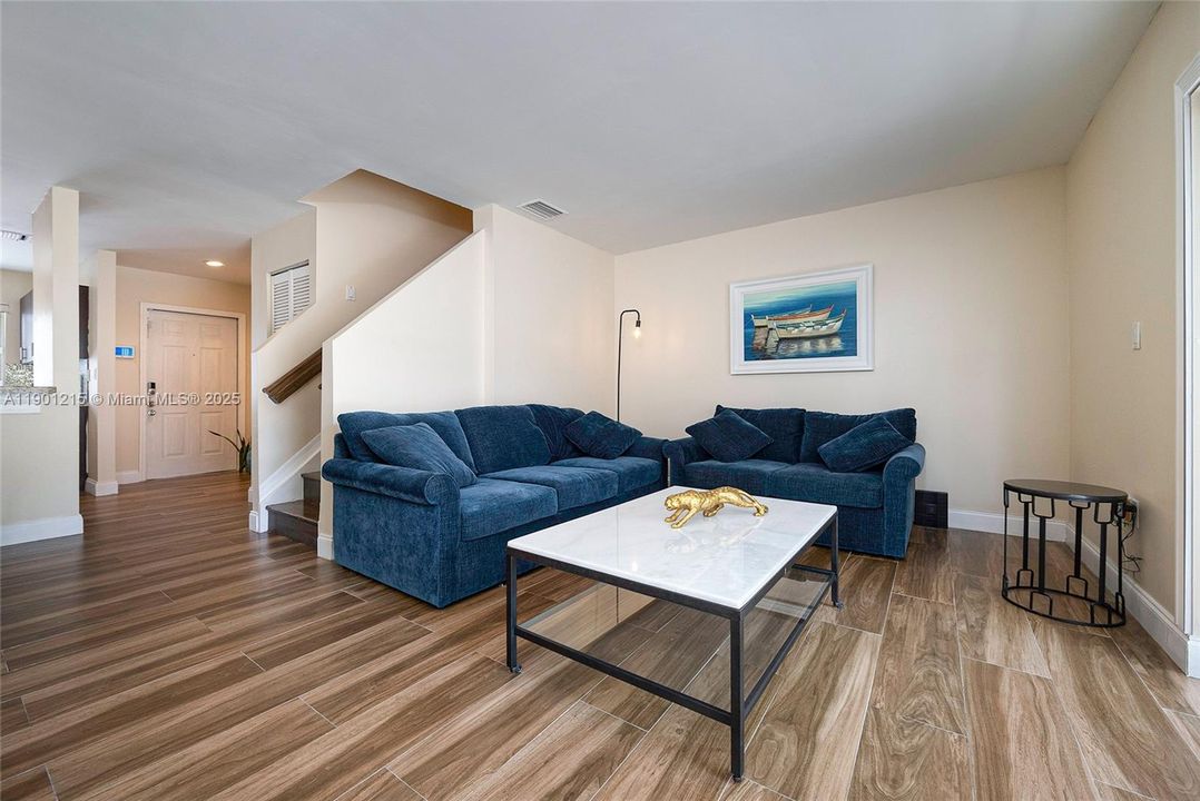 For Rent: $2,650 (3 beds, 2 baths, 1319 Square Feet)