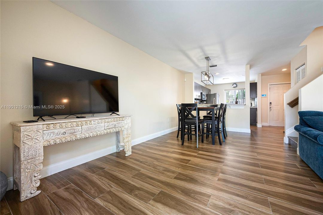 For Rent: $2,650 (3 beds, 2 baths, 1319 Square Feet)