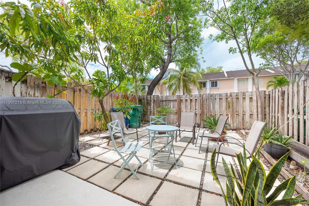 For Rent: $2,650 (3 beds, 2 baths, 1319 Square Feet)