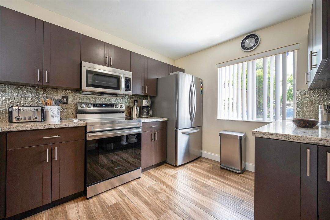 For Rent: $2,650 (3 beds, 2 baths, 1319 Square Feet)