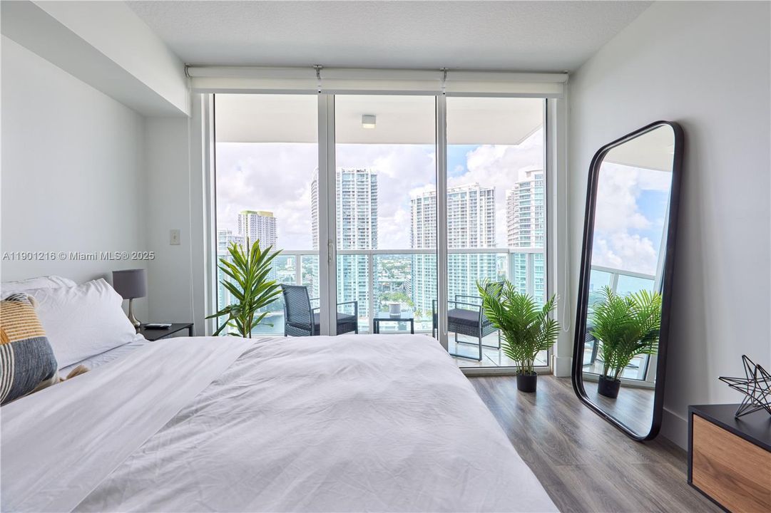 For Rent: $4,300 (2 beds, 2 baths, 1117 Square Feet)