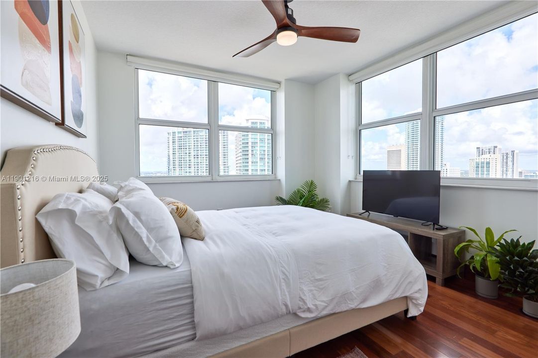 For Rent: $4,300 (2 beds, 2 baths, 1117 Square Feet)