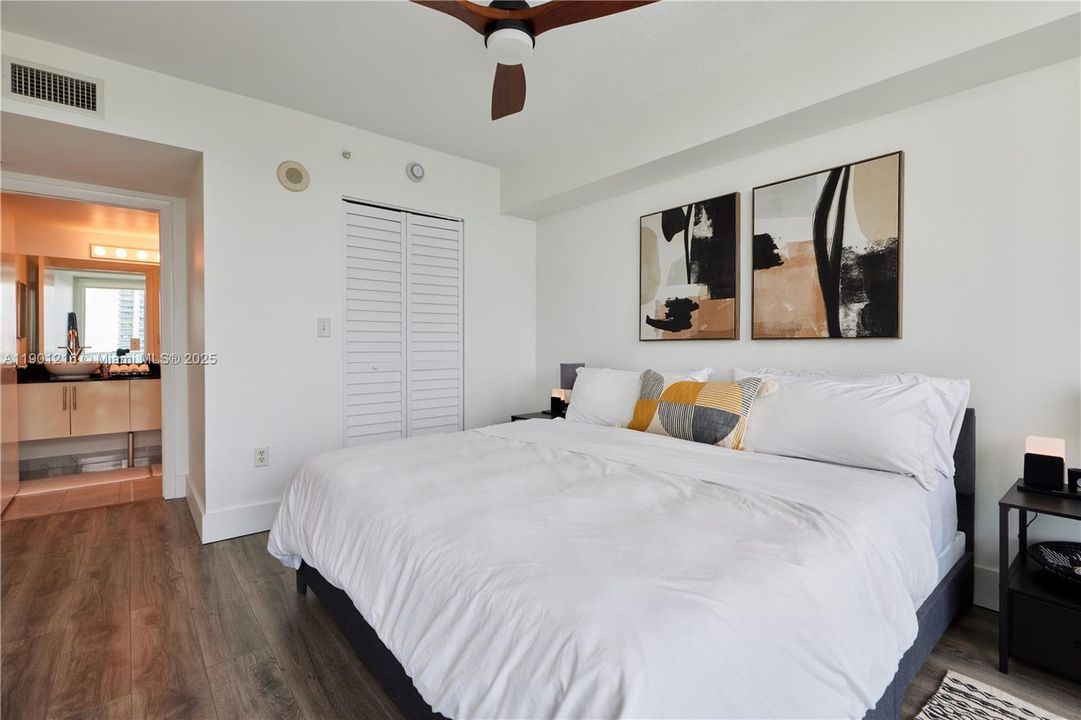 For Rent: $4,300 (2 beds, 2 baths, 1117 Square Feet)