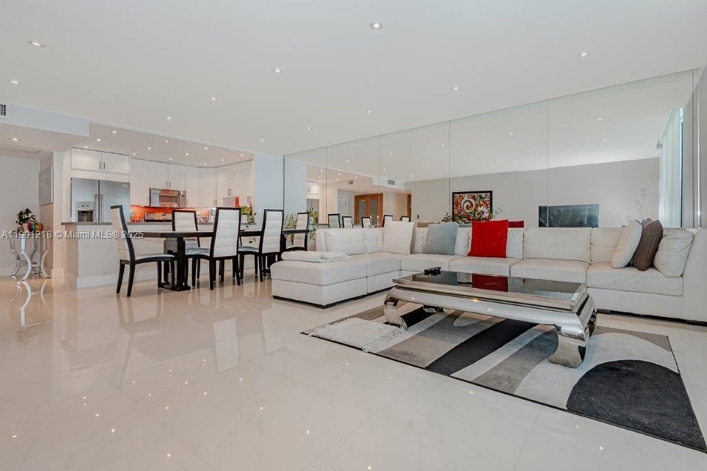 For Rent: $15,000 (2 beds, 2 baths, 1480 Square Feet)