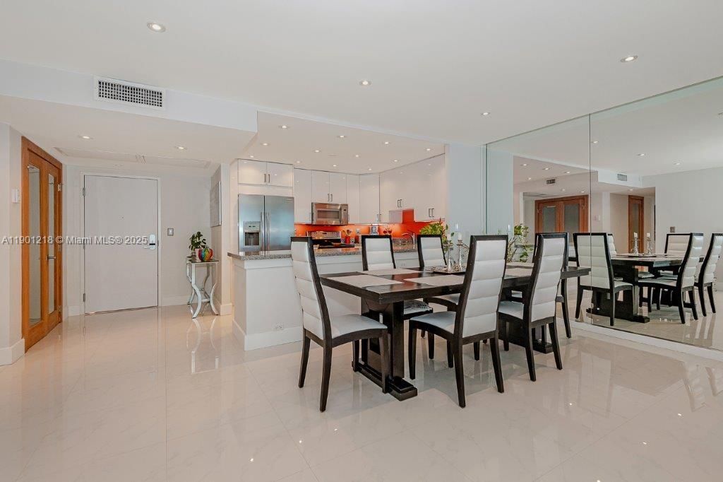 For Rent: $15,000 (2 beds, 2 baths, 1480 Square Feet)