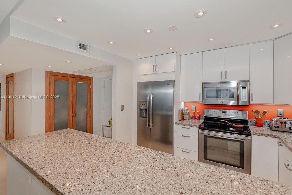 For Rent: $15,000 (2 beds, 2 baths, 1480 Square Feet)