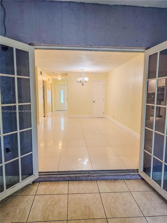 For Sale: $330,000 (3 beds, 2 baths, 1650 Square Feet)