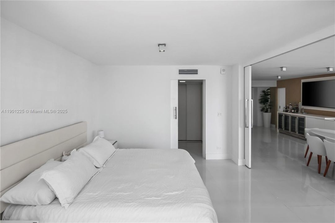 For Sale: $679,000 (2 beds, 2 baths, 1271 Square Feet)