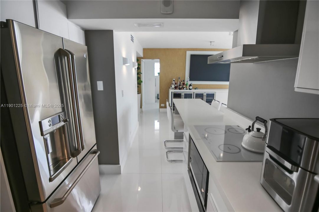 For Sale: $679,000 (2 beds, 2 baths, 1271 Square Feet)