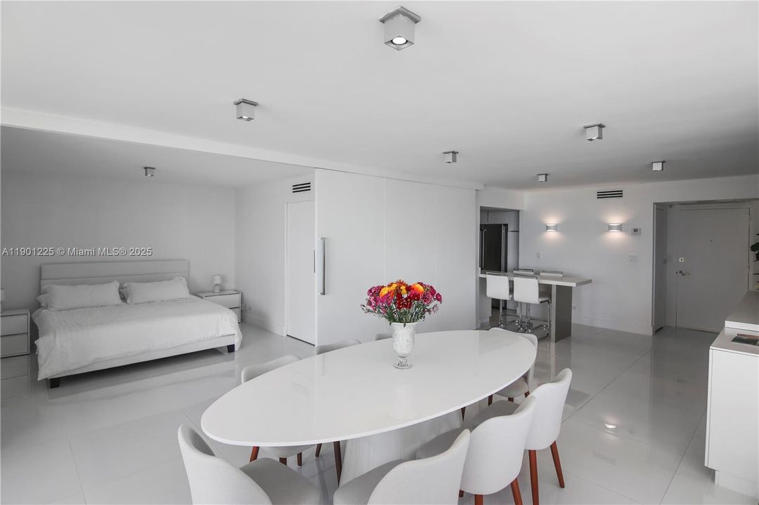 For Sale: $679,000 (2 beds, 2 baths, 1271 Square Feet)