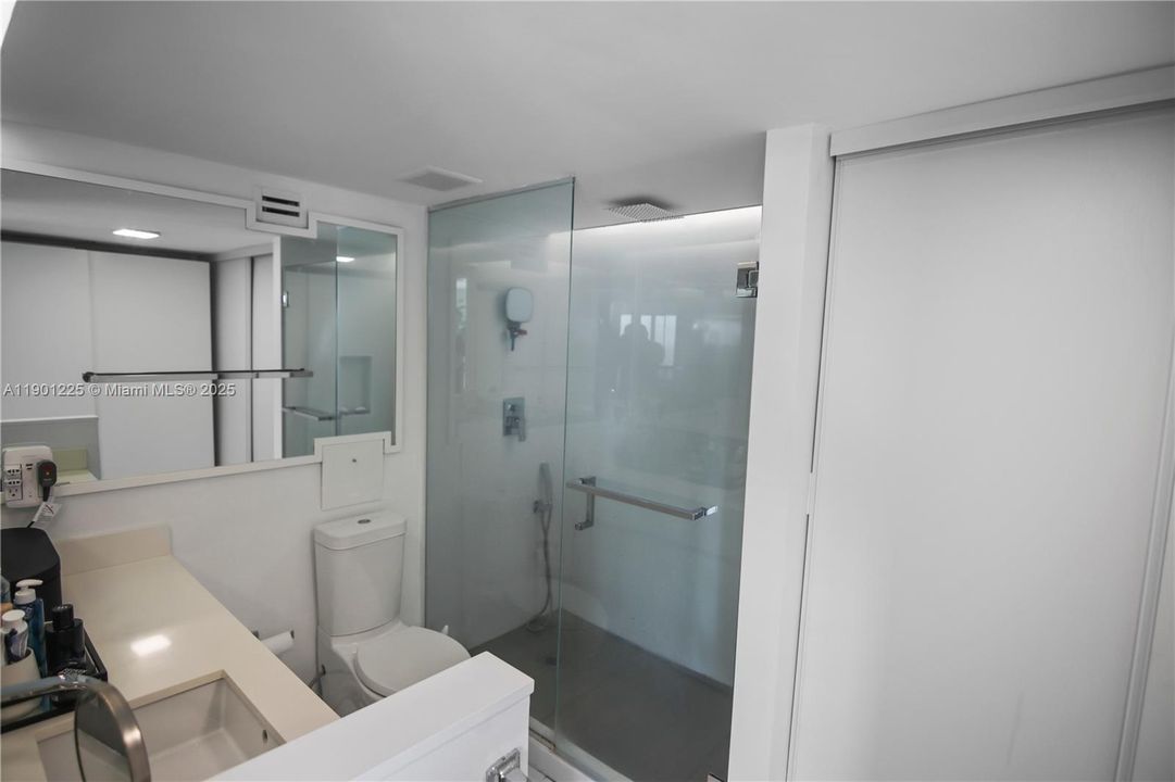 For Sale: $679,000 (2 beds, 2 baths, 1271 Square Feet)