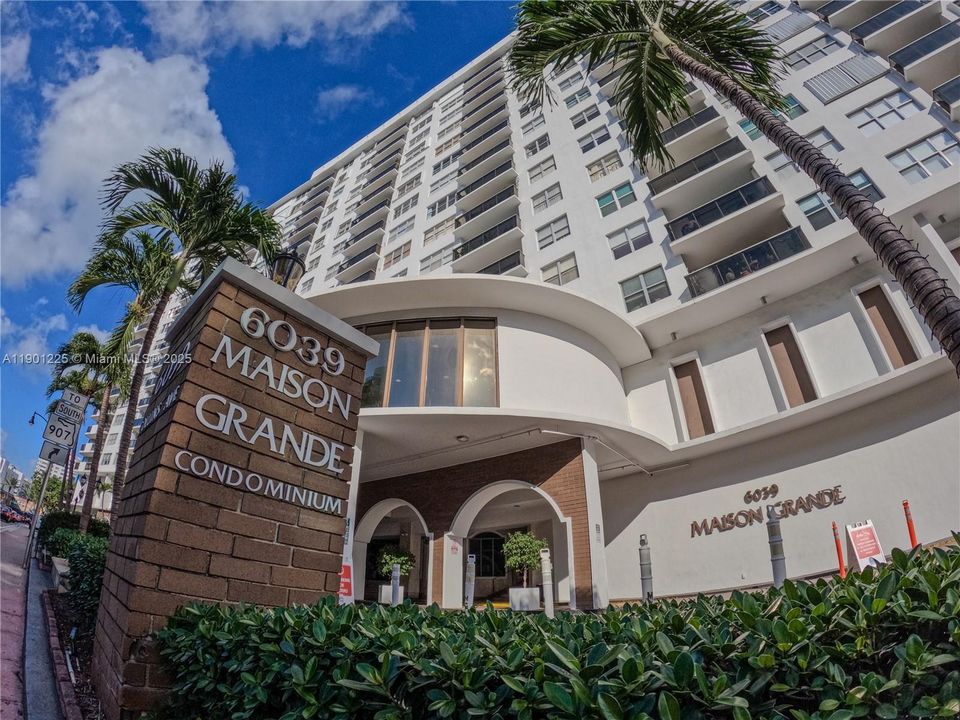 For Sale: $679,000 (2 beds, 2 baths, 1271 Square Feet)