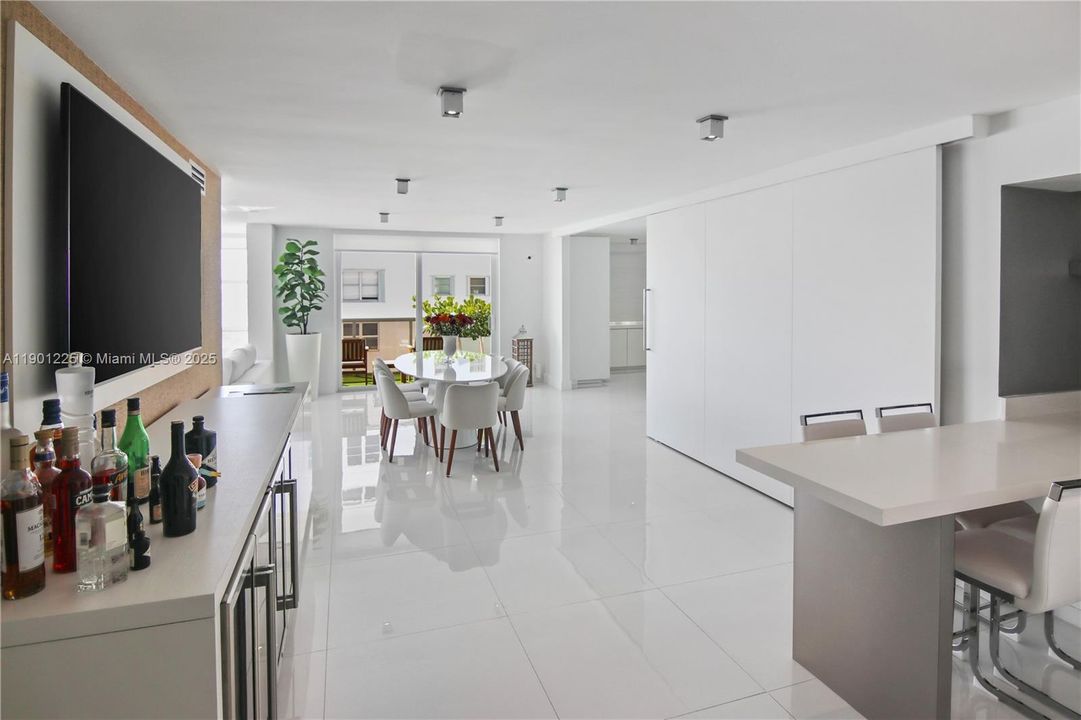 For Sale: $679,000 (2 beds, 2 baths, 1271 Square Feet)