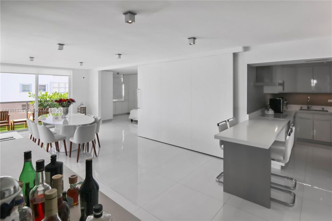 For Sale: $679,000 (2 beds, 2 baths, 1271 Square Feet)