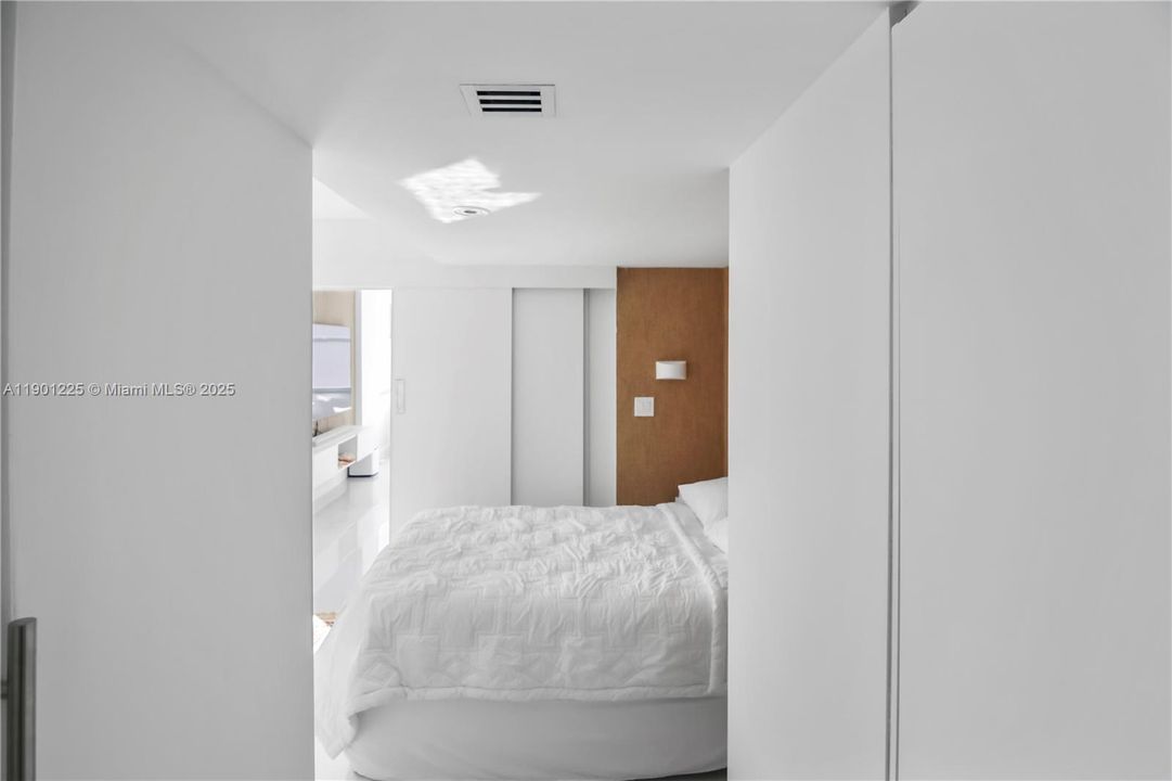 For Sale: $679,000 (2 beds, 2 baths, 1271 Square Feet)