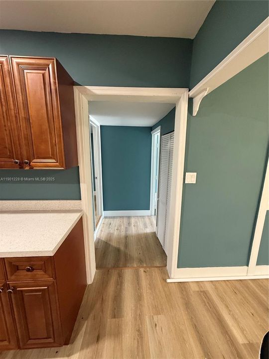 For Sale: $265,000 (4 beds, 1 baths, 936 Square Feet)