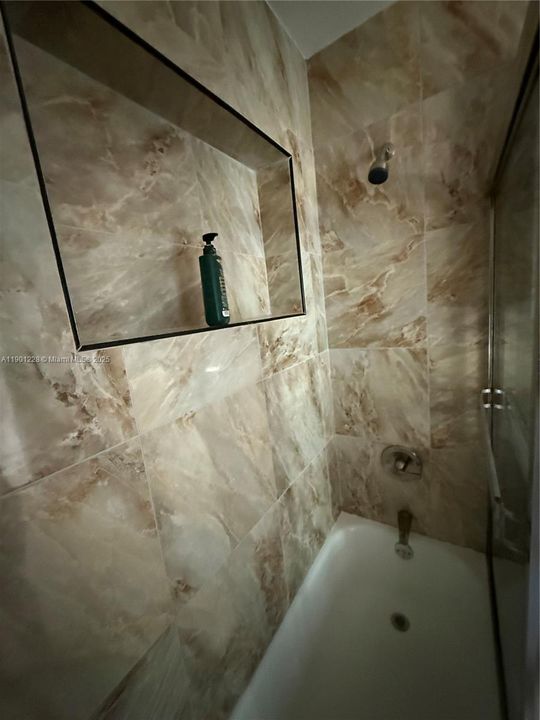 For Sale: $265,000 (4 beds, 1 baths, 936 Square Feet)