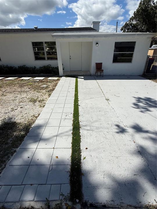 For Sale: $265,000 (4 beds, 1 baths, 936 Square Feet)