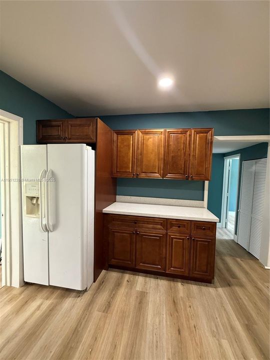 For Sale: $265,000 (4 beds, 1 baths, 936 Square Feet)