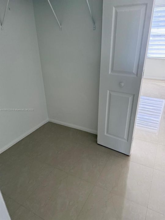 В аренду: $3,800 (3 спален, 2 ванн, 1660 Квадратных фут)