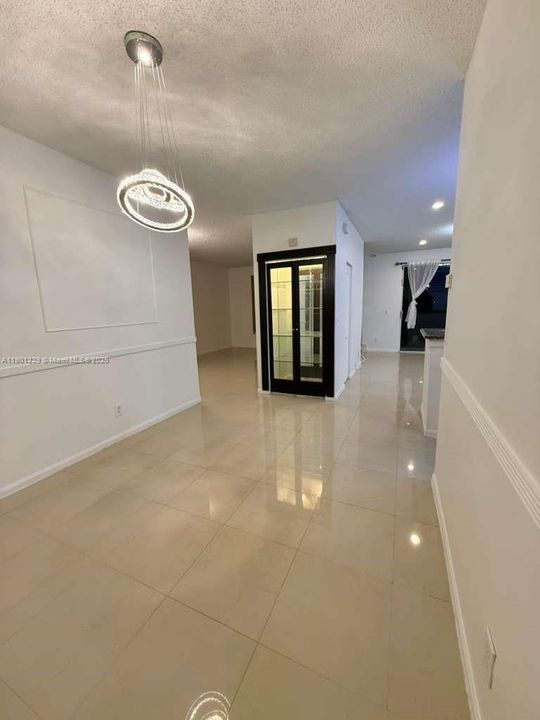 В аренду: $3,800 (3 спален, 2 ванн, 1660 Квадратных фут)