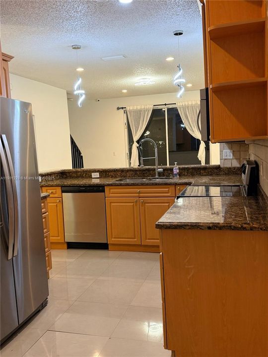 В аренду: $3,800 (3 спален, 2 ванн, 1660 Квадратных фут)