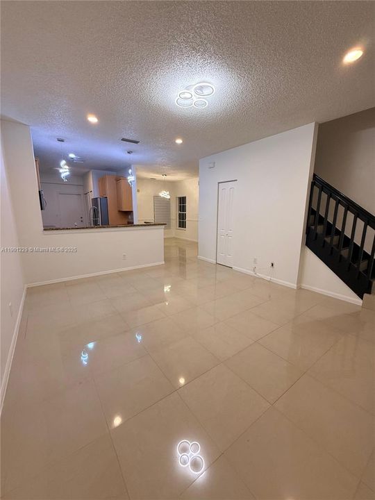 В аренду: $3,800 (3 спален, 2 ванн, 1660 Квадратных фут)