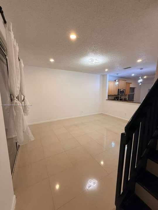 В аренду: $3,800 (3 спален, 2 ванн, 1660 Квадратных фут)