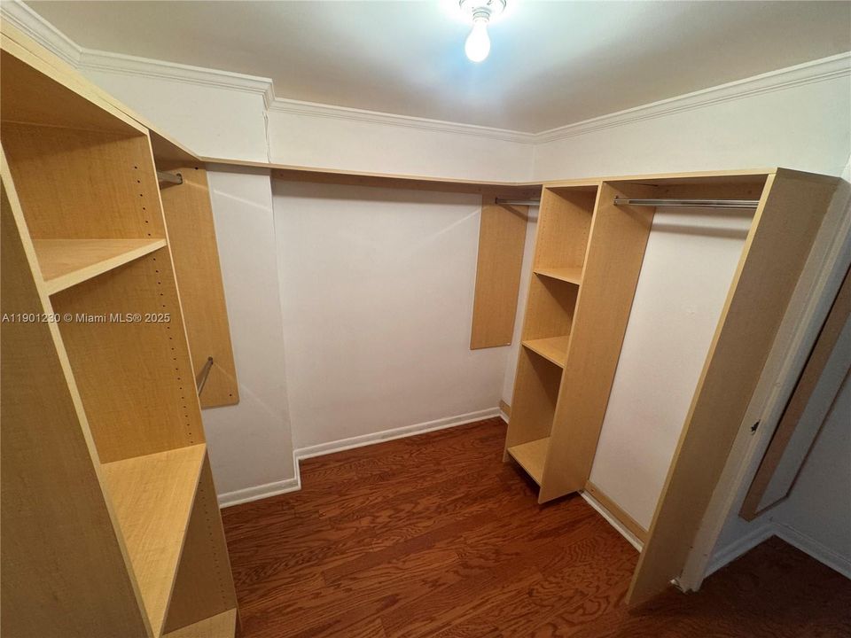 出租: $4,000 (2 贝兹, 2 浴室, 1560 平方英尺)