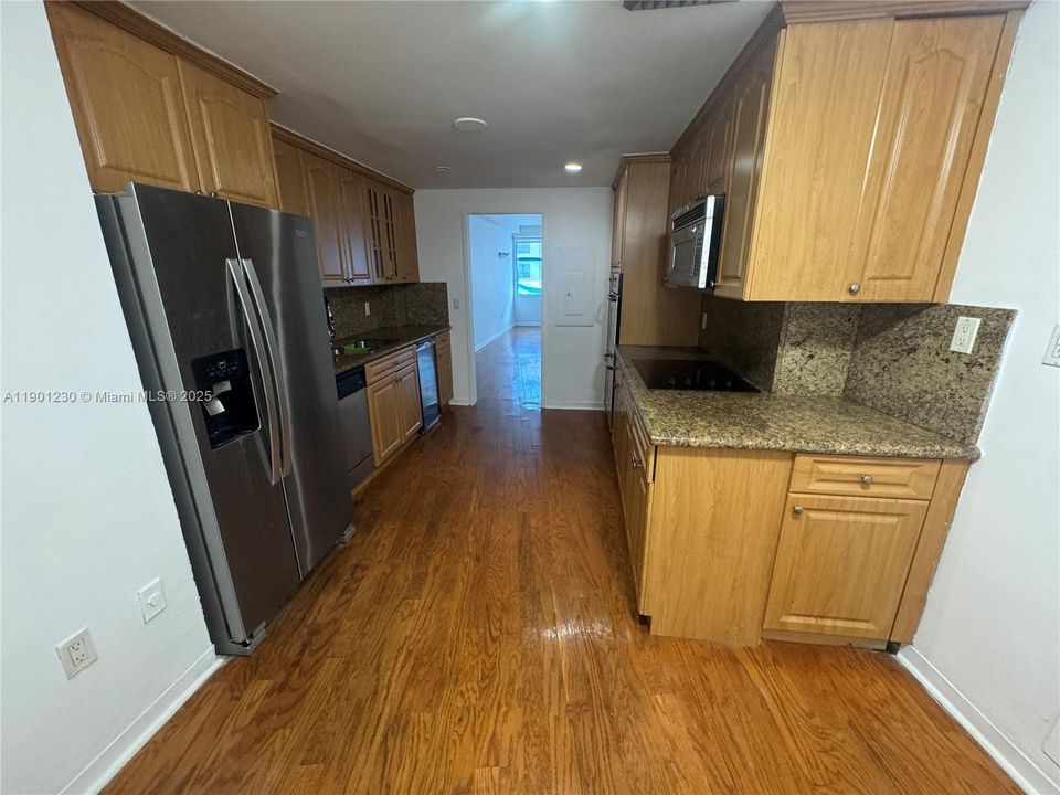 出租: $4,000 (2 贝兹, 2 浴室, 1560 平方英尺)