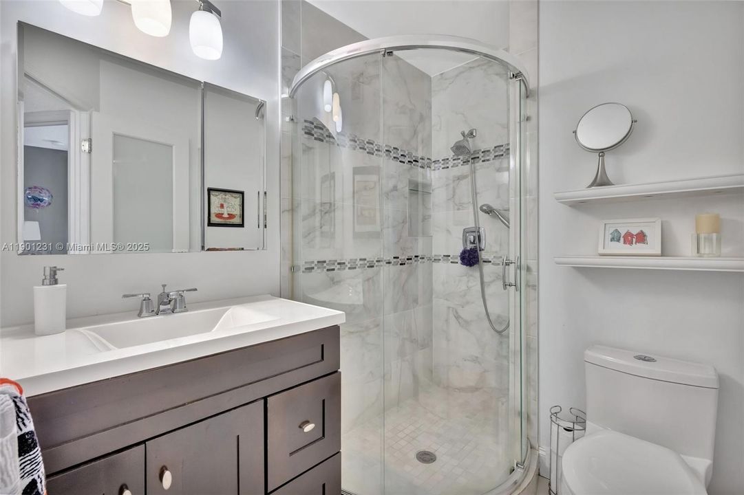 待售: $172,000 (2 贝兹, 2 浴室, 944 平方英尺)