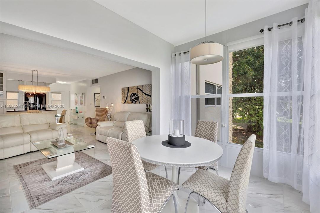 待售: $172,000 (2 贝兹, 2 浴室, 944 平方英尺)