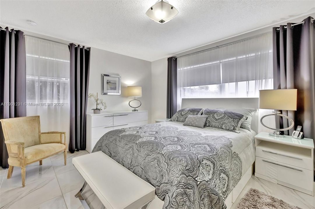 待售: $172,000 (2 贝兹, 2 浴室, 944 平方英尺)