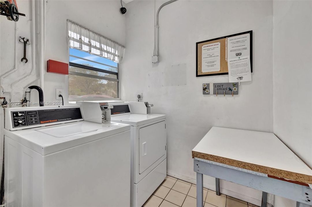 待售: $172,000 (2 贝兹, 2 浴室, 944 平方英尺)