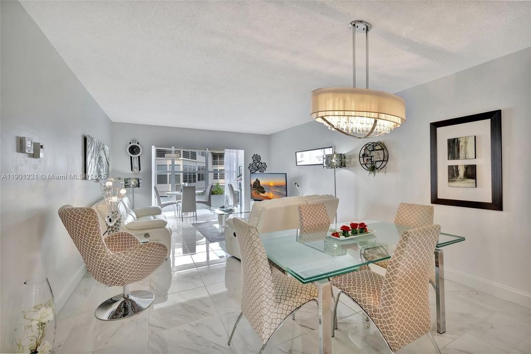 待售: $172,000 (2 贝兹, 2 浴室, 944 平方英尺)