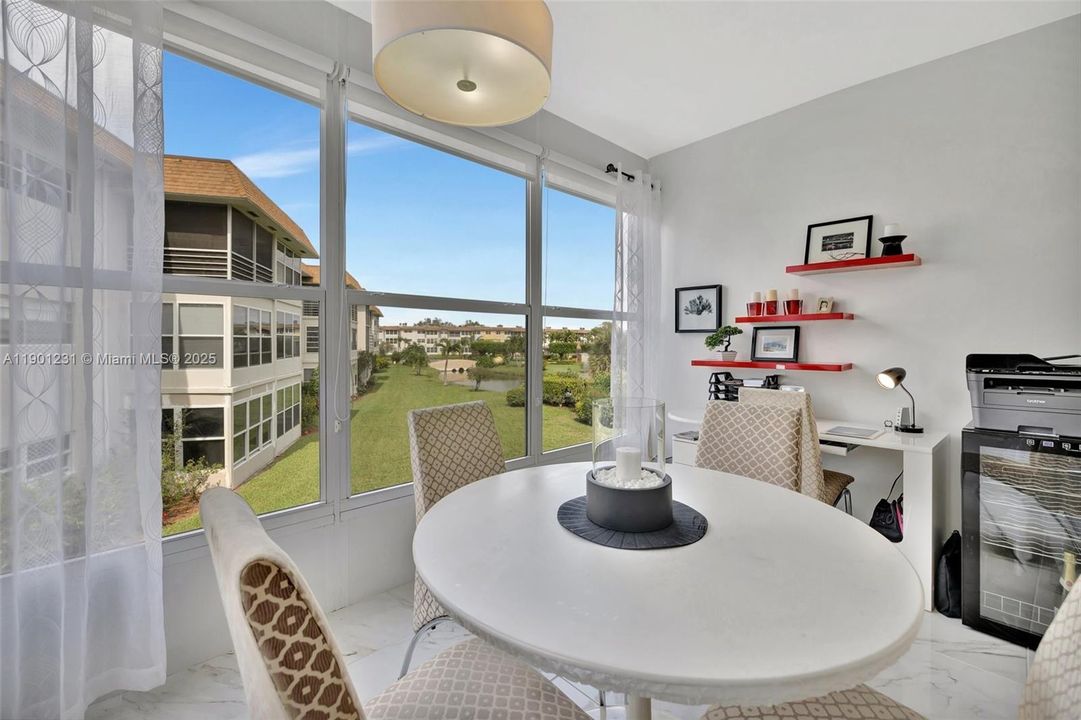 待售: $172,000 (2 贝兹, 2 浴室, 944 平方英尺)