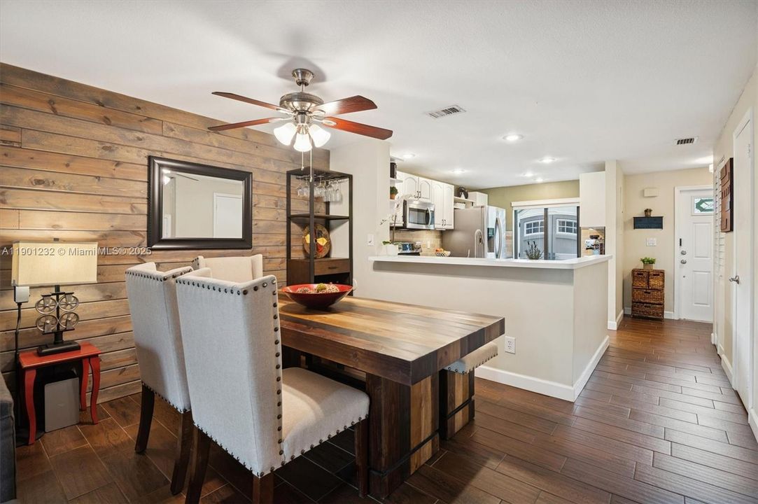 Active With Contract: $400,000 (2 beds, 2 baths, 1216 Square Feet)