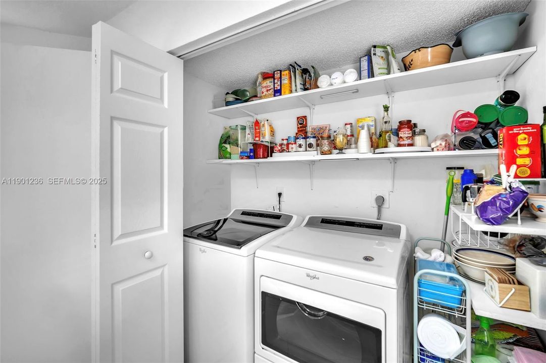 For Sale: $385,000 (2 beds, 2 baths, 1271 Square Feet)