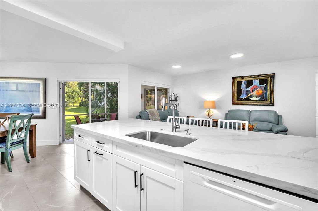 For Sale: $385,000 (2 beds, 2 baths, 1271 Square Feet)