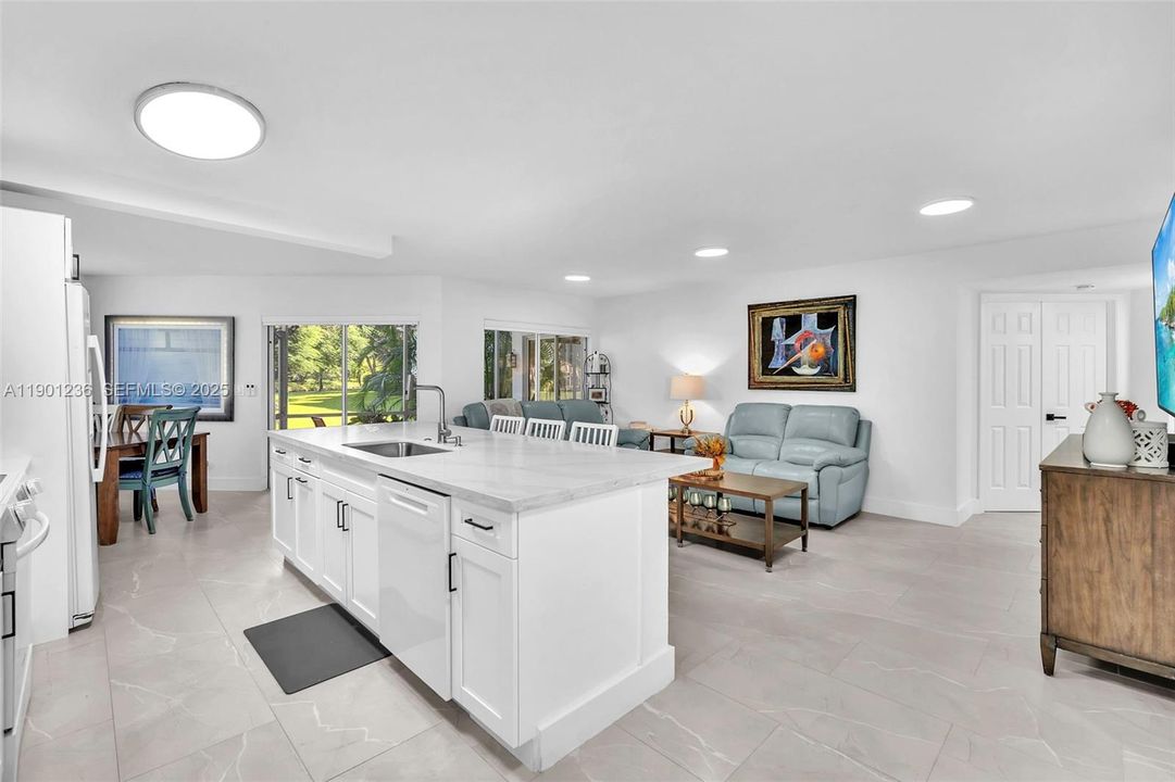 For Sale: $385,000 (2 beds, 2 baths, 1271 Square Feet)