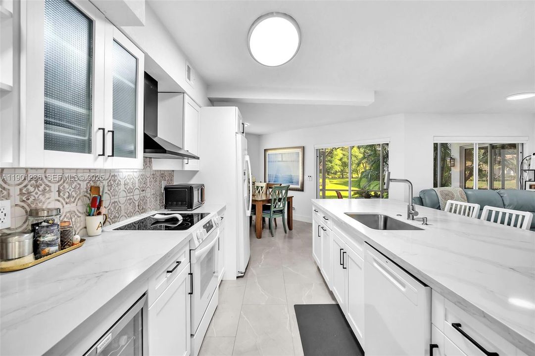 For Sale: $385,000 (2 beds, 2 baths, 1271 Square Feet)