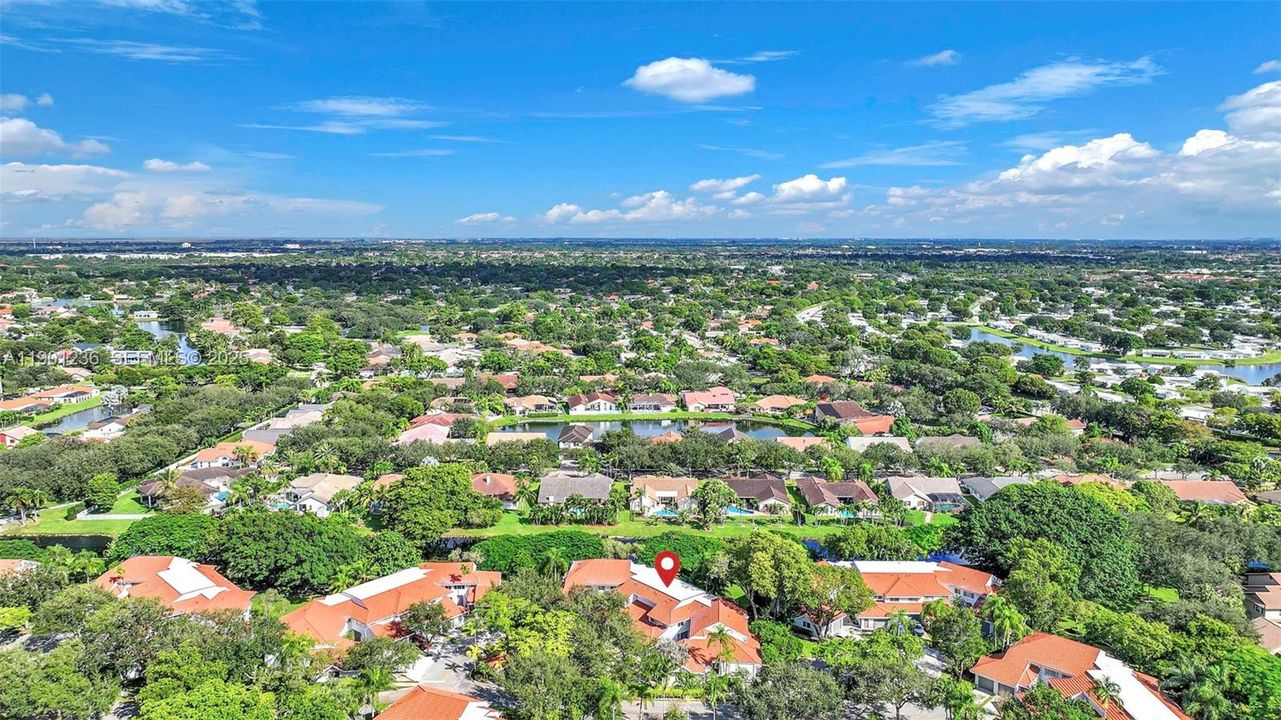 For Sale: $385,000 (2 beds, 2 baths, 1271 Square Feet)