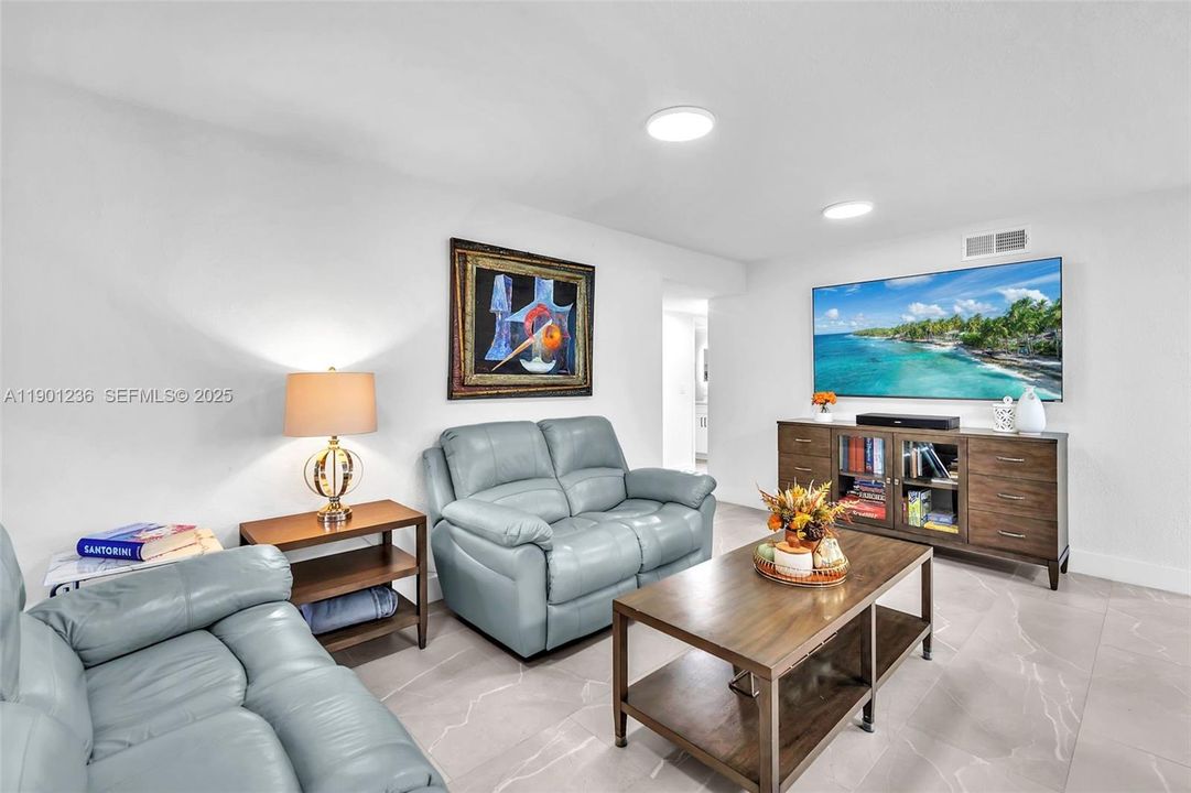 For Sale: $385,000 (2 beds, 2 baths, 1271 Square Feet)