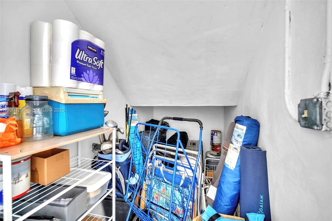 For Sale: $385,000 (2 beds, 2 baths, 1271 Square Feet)